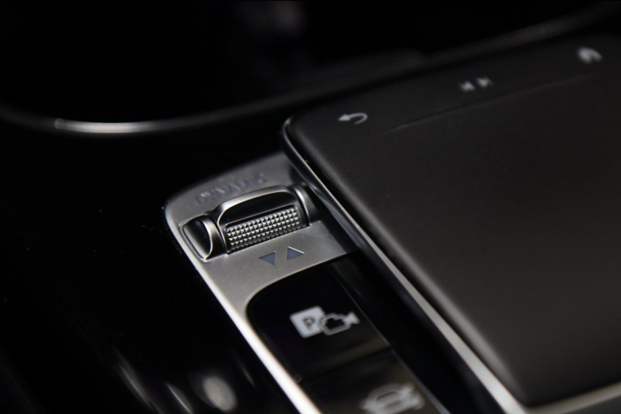 Mercedes-Benz A-Klasse 250 AMG EDITION PANO/BURM/STOELVER/SFEERVER/VOL