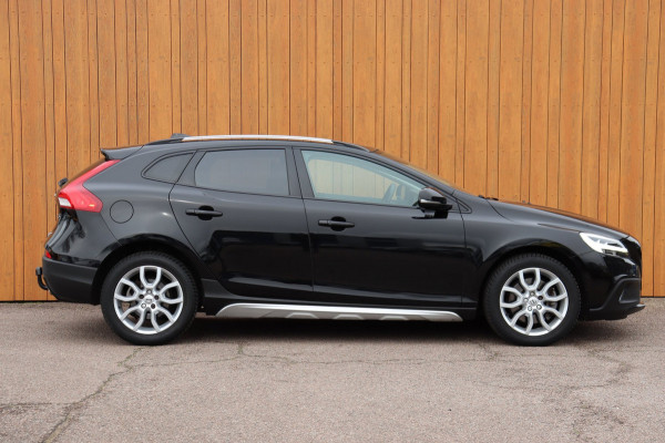 Volvo V40 Cross Country 1.5 T3 Polar+ Luxury org.NL pano-dak trekhaak Harman/Kardon leer+vw