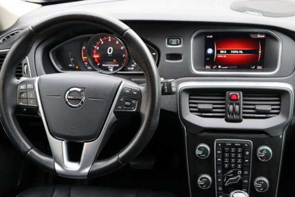 Volvo V40 Cross Country 1.5 T3 Polar+ Luxury org.NL pano-dak trekhaak Harman/Kardon leer+vw