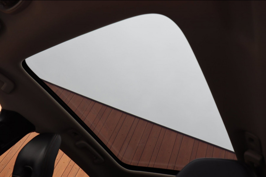 Volvo V40 Cross Country 1.5 T3 Polar+ Luxury org.NL pano-dak trekhaak Harman/Kardon leer+vw