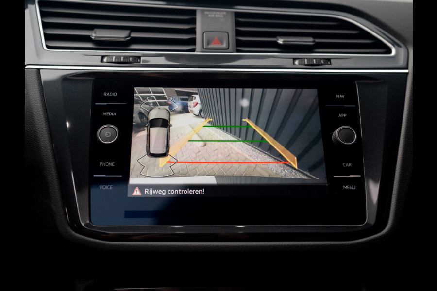 Volkswagen Tiguan 1.5 TSI R-Line Business | Black Style | Panodak | Elk. A-klep | IQ Light | Prijs Rijklaar!!