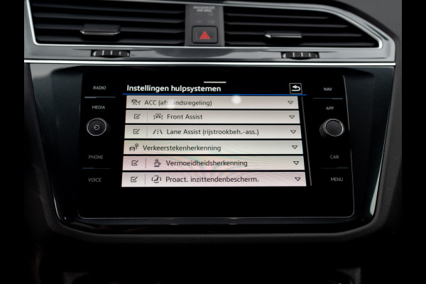 Volkswagen Tiguan 1.5 TSI R-Line Business | Black Style | Panodak | Elk. A-klep | IQ Light | Prijs Rijklaar!!
