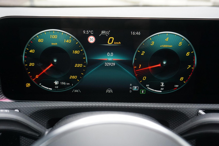 Mercedes-Benz CLA-Klasse Shooting Brake 200 Business Solution Luxury/Leer/Rijassist/1e Eig /Dealeronderhouden.