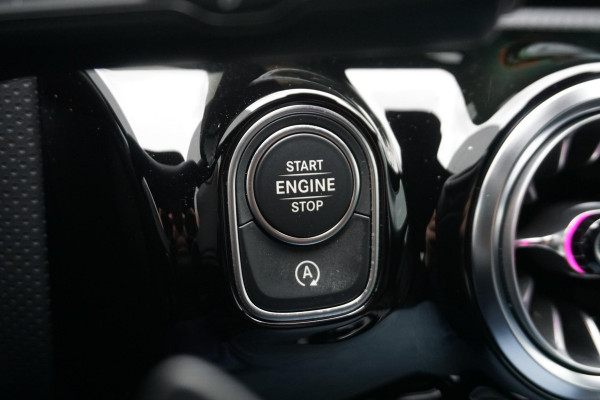 Mercedes-Benz CLA-Klasse Shooting Brake 200 Business Solution Luxury/Leer/Rijassist/1e Eig /Dealeronderhouden.