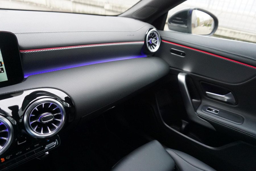 Mercedes-Benz CLA-Klasse Shooting Brake 200 Business Solution Luxury/Leer/Rijassist/1e Eig /Dealeronderhouden.