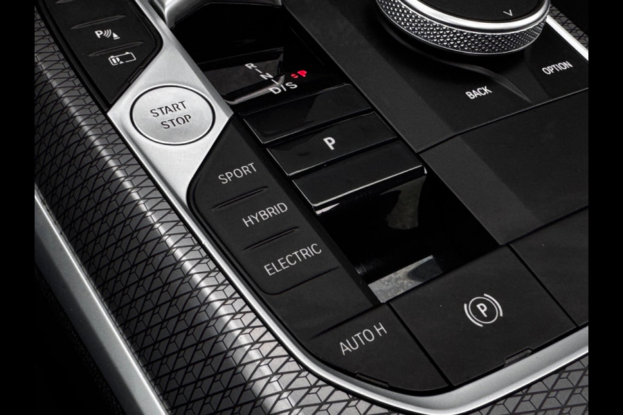 BMW 3 Serie Touring 330e xDrive M-Sport | Pano | M-Kuipstoelen + Leder + Memory | Laser | HUD | Widescreen |