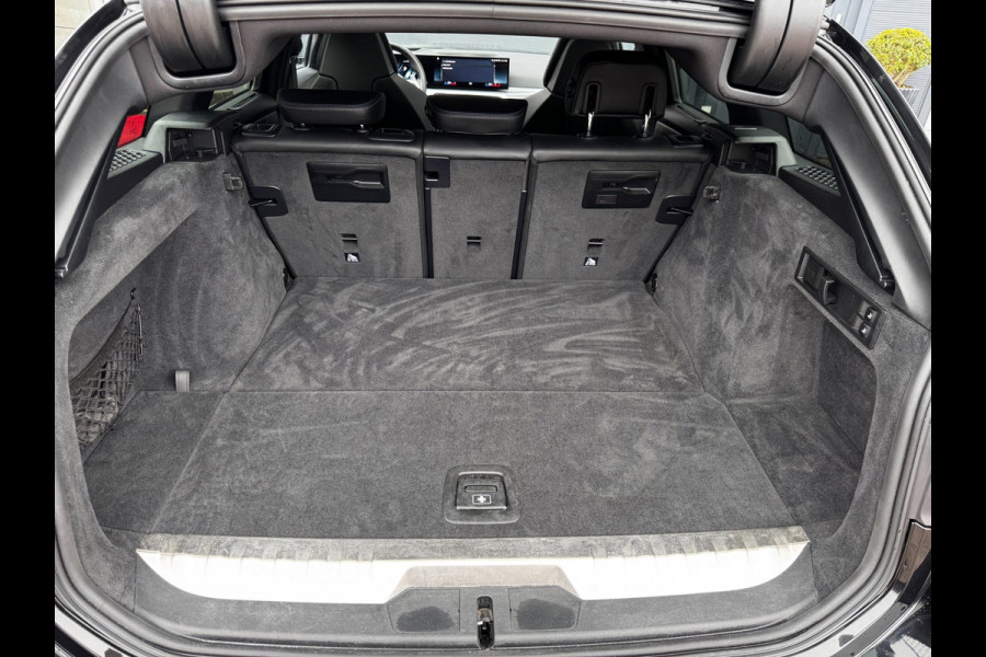 BMW 3 Serie Touring 330e xDrive M-Sport | Pano | M-Kuipstoelen + Leder + Memory | Laser | HUD | Widescreen |