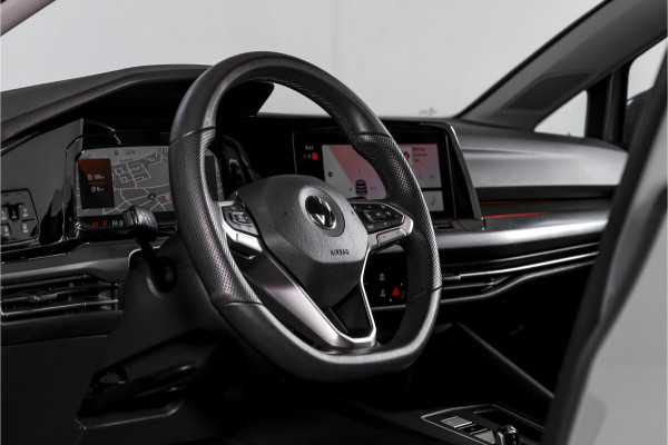 Volkswagen Golf 1.4 eHybrid Style | S/K-Panodak | Elek. Trekhaak | Dig. Cockpit | Adapt. Cruise | Stoel-+Stuurverw. | PDC | Camera | NAV + App. Connect | ECC | LM 18" |