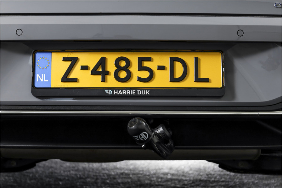 Volkswagen Golf 1.4 eHybrid Style | S/K-Panodak | Elek. Trekhaak | Dig. Cockpit | Adapt. Cruise | Stoel-+Stuurverw. | PDC | Camera | NAV + App. Connect | ECC | LM 18" |