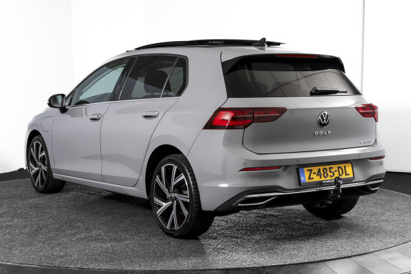 Volkswagen Golf 1.4 eHybrid Style | S/K-Panodak | Elek. Trekhaak | Dig. Cockpit | Adapt. Cruise | Stoel-+Stuurverw. | PDC | Camera | NAV + App. Connect | ECC | LM 18" |