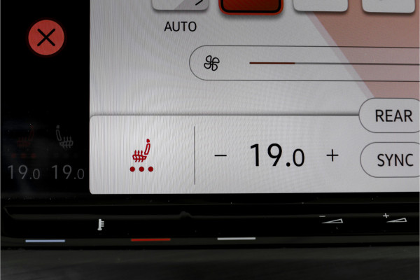 Volkswagen Golf 1.4 eHybrid Style | S/K-Panodak | Elek. Trekhaak | Dig. Cockpit | Adapt. Cruise | Stoel-+Stuurverw. | PDC | Camera | NAV + App. Connect | ECC | LM 18" |