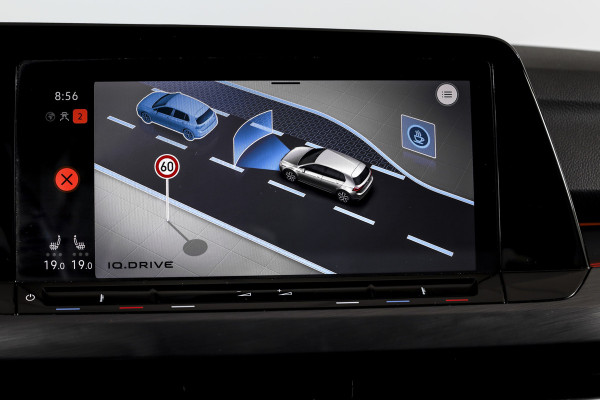 Volkswagen Golf 1.4 eHybrid Style | S/K-Panodak | Elek. Trekhaak | Dig. Cockpit | Adapt. Cruise | Stoel-+Stuurverw. | PDC | Camera | NAV + App. Connect | ECC | LM 18" |