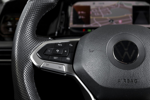 Volkswagen Golf 1.4 eHybrid Style | S/K-Panodak | Elek. Trekhaak | Dig. Cockpit | Adapt. Cruise | Stoel-+Stuurverw. | PDC | Camera | NAV + App. Connect | ECC | LM 18" |