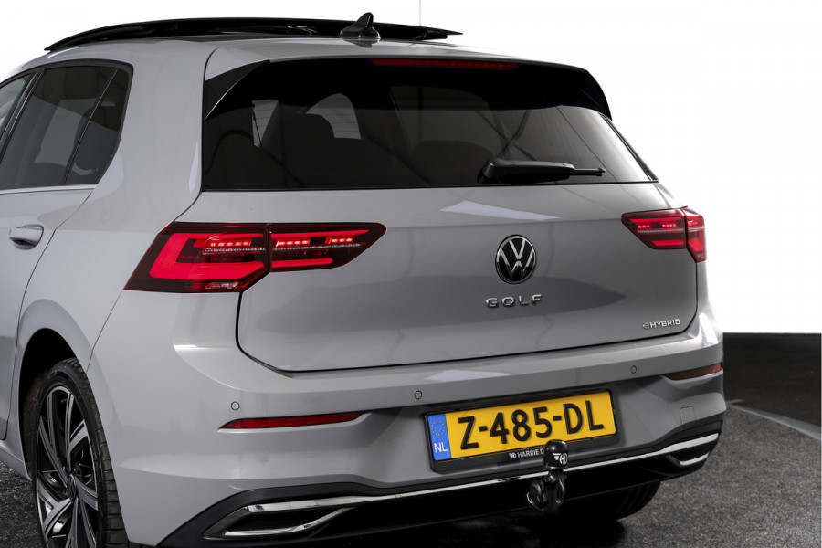 Volkswagen Golf 1.4 eHybrid Style | S/K-Panodak | Elek. Trekhaak | Dig. Cockpit | Adapt. Cruise | Stoel-+Stuurverw. | PDC | Camera | NAV + App. Connect | ECC | LM 18" |