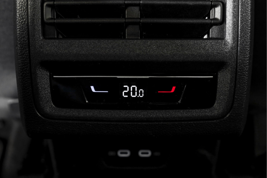 Volkswagen Golf 1.4 eHybrid Style | S/K-Panodak | Elek. Trekhaak | Dig. Cockpit | Adapt. Cruise | Stoel-+Stuurverw. | PDC | Camera | NAV + App. Connect | ECC | LM 18" |