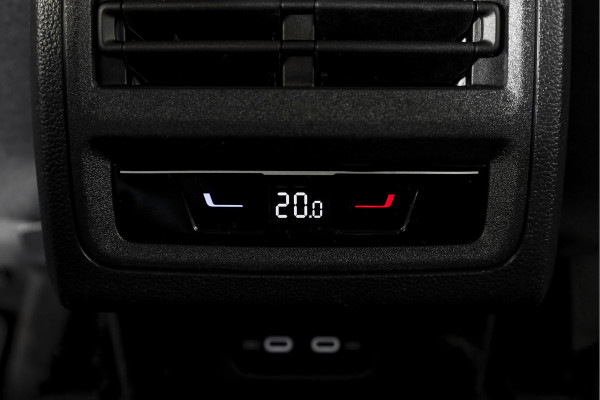 Volkswagen Golf 1.4 eHybrid Style | S/K-Panodak | Elek. Trekhaak | Dig. Cockpit | Adapt. Cruise | Stoel-+Stuurverw. | PDC | Camera | NAV + App. Connect | ECC | LM 18" |