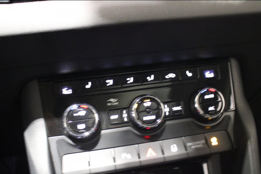 Škoda Karoq 1.5 TSI ACT Sportline Business Pano/Camera/Trekhaak enz Prijs is rijklaar incl bovag