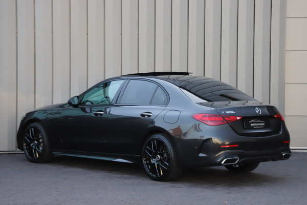 Mercedes-Benz C-Klasse 300e AMG | 313PK | Head-up | Keyless-go | Pano | Sfeerverlichting | Digital-light | Leder | Memory | Stoelverw. | 2022.