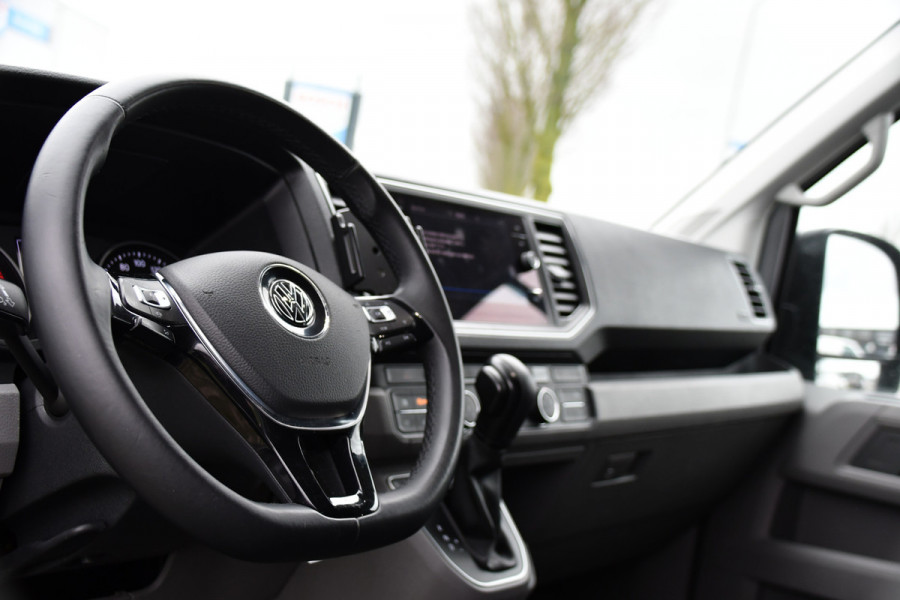 Volkswagen Crafter 35 2.0 TDI L3H3 Highline PB Edition Full Options! Adaptieve Cruise, Carplay, LED, Leder, Stoelwarming, Trekhaak, Multimedia, Uniek!