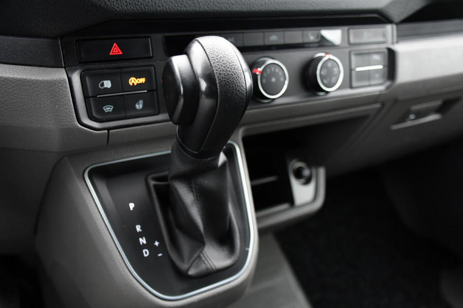 Volkswagen Crafter 35 2.0 TDI L3H3 Highline PB Edition Full Options! Adaptieve Cruise, Carplay, LED, Leder, Stoelwarming, Trekhaak, Multimedia, Uniek!