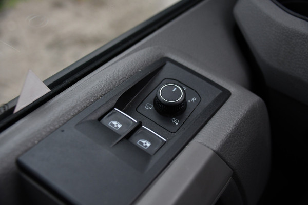 Volkswagen Crafter 35 2.0 TDI L3H3 Highline PB Edition Full Options! Adaptieve Cruise, Carplay, LED, Leder, Stoelwarming, Trekhaak, Multimedia, Uniek!