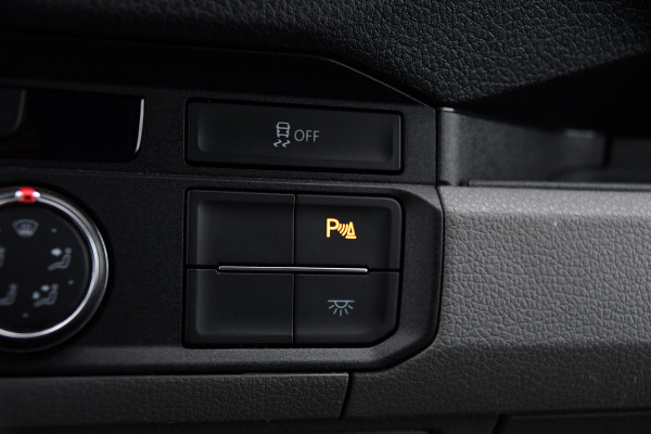Volkswagen Crafter 35 2.0 TDI L3H3 Highline PB Edition Full Options! Adaptieve Cruise, Carplay, LED, Leder, Stoelwarming, Trekhaak, Multimedia, Uniek!