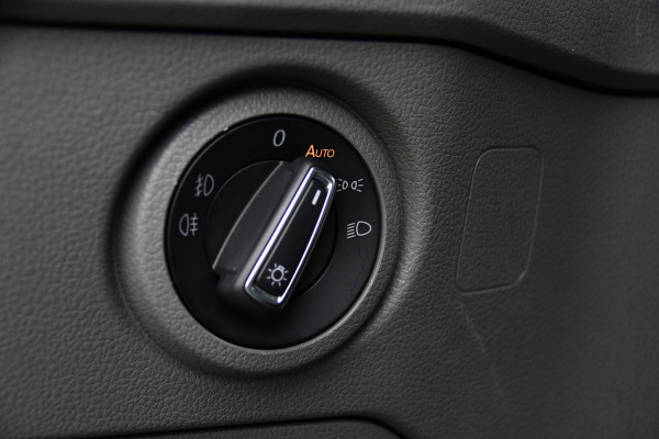 Volkswagen Crafter 35 2.0 TDI L3H3 Highline PB Edition Full Options! Adaptieve Cruise, Carplay, LED, Leder, Stoelwarming, Trekhaak, Multimedia, Uniek!