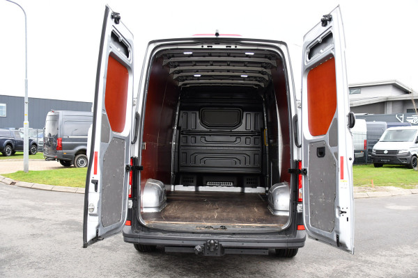 Volkswagen Crafter 35 2.0 TDI L3H3 Highline PB Edition Full Options! Adaptieve Cruise, Carplay, LED, Leder, Stoelwarming, Trekhaak, Multimedia, Uniek!
