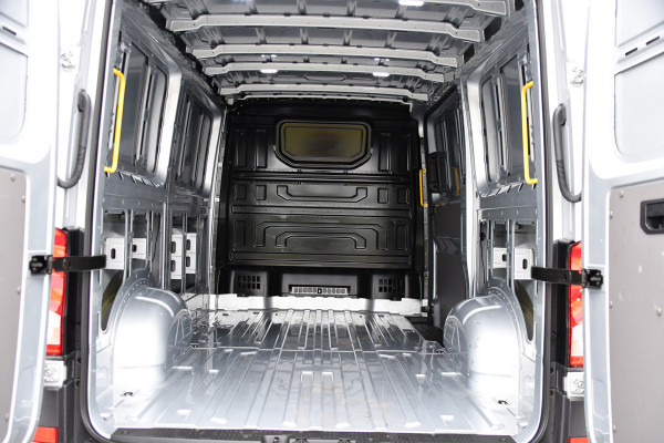 Volkswagen Crafter 35 2.0 TDI L3H2 Highline Adaptieve Cruise, Camera, Carplay, Clima, LED, Stoelverwarming, Multimedia, Sensoren, Uniek!