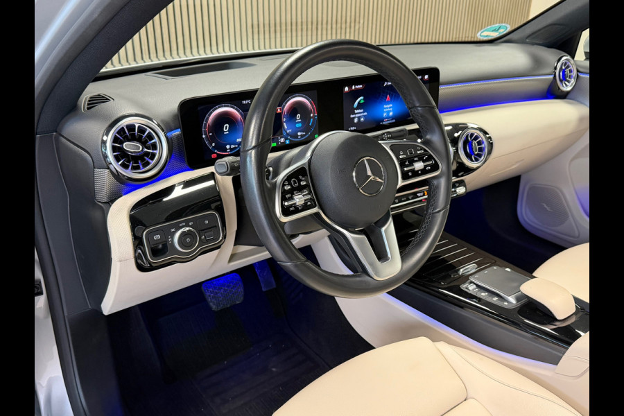 Mercedes-Benz A-Klasse 250e PLUG-IN Business Luxury AUT. PANORAMADAK CAMERA CRUISE SFEERVERLICHTING KEYLESS-GO STOELVERWARMING