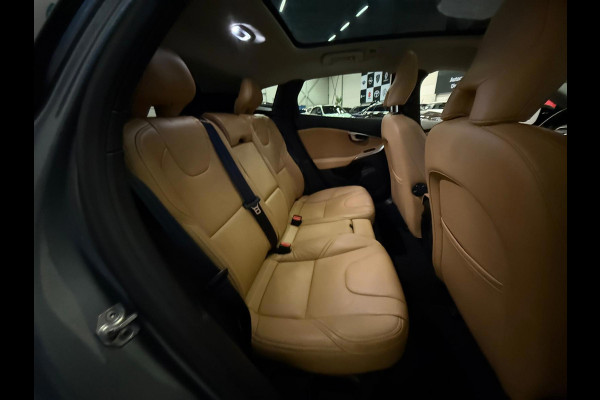 Volvo V40 Cross Country 1.5 T3 Polar+ Luxury Pano Stoel Verwarming 1 jaar bovag garantie