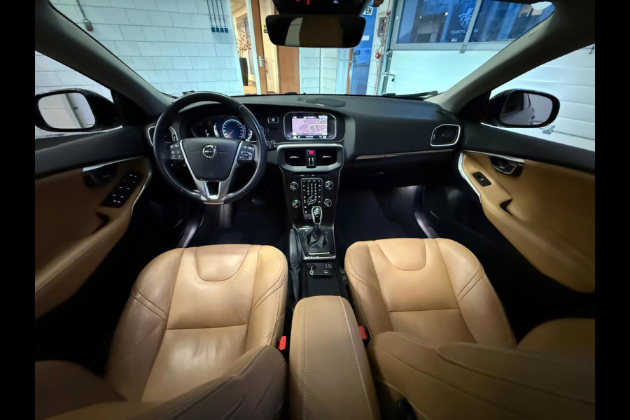 Volvo V40 Cross Country 1.5 T3 Polar+ Luxury Pano Stoel Verwarming 1 jaar bovag garantie