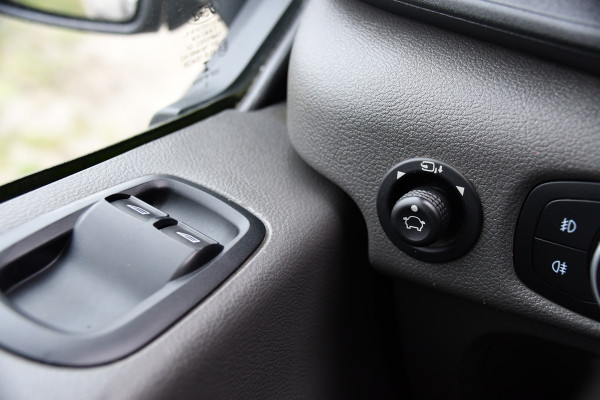 Ford Transit 350 2.0 TDCI L2H2 Limited PB Edition Camera, Cruise, Carplay, LED, 185pk, Automaat, Sensoren, Multimedia, Uniek!