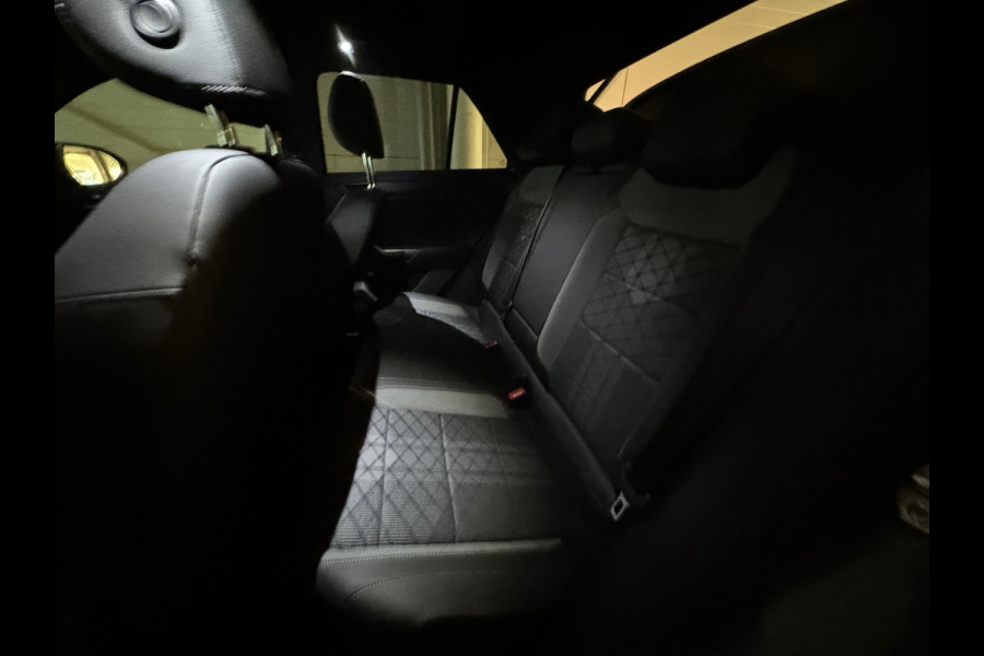 Volkswagen T-Roc 1.5 TSI R-Line Business+ Pano|IQ|Keyles|Cam