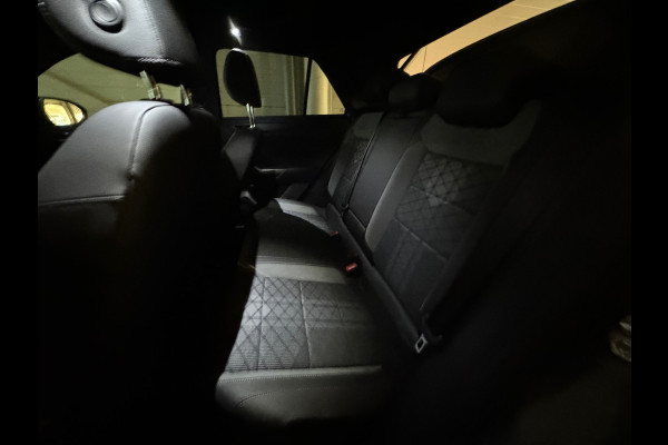 Volkswagen T-Roc 1.5 TSI R-Line Business+ Pano|IQ|Keyles|Cam