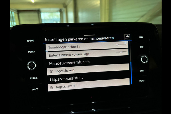 Volkswagen T-Roc 1.5 TSI R-Line Business+ Pano|IQ|Keyles|Cam