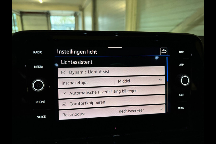 Volkswagen T-Roc 1.5 TSI R-Line Business+ Pano|IQ|Keyles|Cam