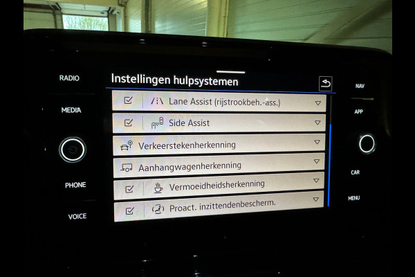 Volkswagen T-Roc 1.5 TSI R-Line Business+ Pano|IQ|Keyles|Cam