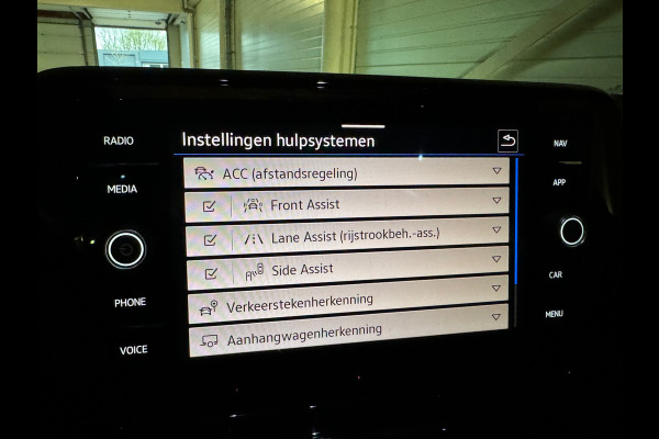 Volkswagen T-Roc 1.5 TSI R-Line Business+ Pano|IQ|Keyles|Cam