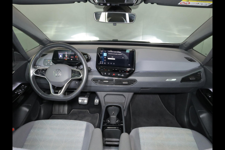 Volkswagen ID.3 First 58 kWh 93% SOH | 204 pk | Navigatie | Parkeersensoren | Adaptieve cruise control | Stoelverwarming | Apple Carplay/Android Auto |