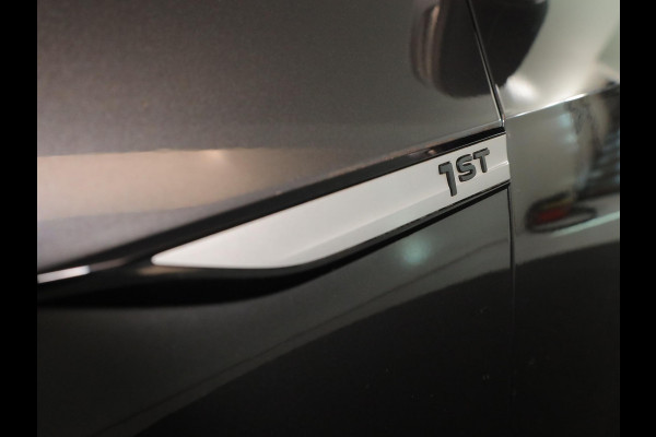 Volkswagen ID.3 First 58 kWh 93% SOH | 204 pk | Navigatie | Parkeersensoren | Adaptieve cruise control | Stoelverwarming | Apple Carplay/Android Auto |