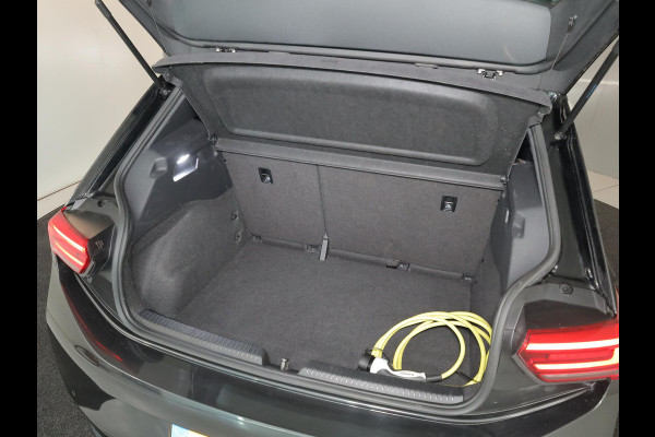 Volkswagen ID.3 First 58 kWh 93% SOH | 204 pk | Navigatie | Parkeersensoren | Adaptieve cruise control | Stoelverwarming | Apple Carplay/Android Auto |