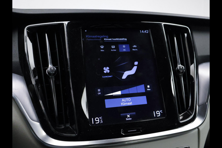 Volvo V60 2.0 T5 Sport (APPLE CARPLAY,NAVI,CAMERA,SPORTSTOELEN,LED,PDC,GETINT,NETTESTAAT)