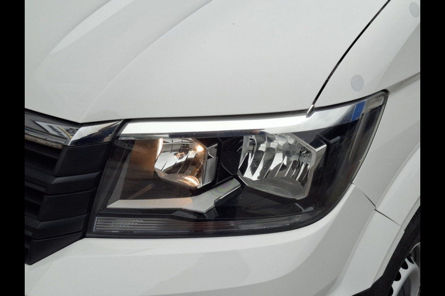 Volkswagen Crafter 35 2.0 TDI L3H3 Highline AUTOMAAT / STANDKACHEL / TREKHAAK / CARPLAY / NAVI