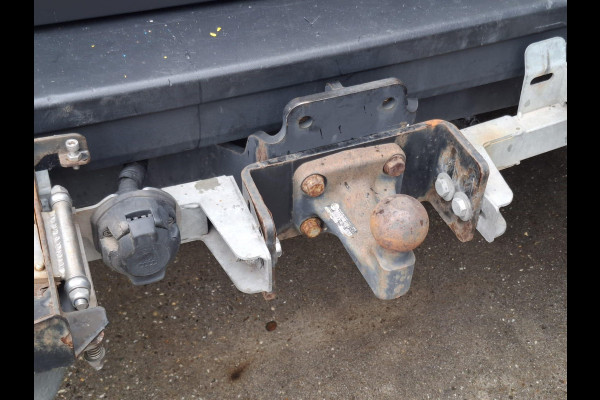 Volkswagen Crafter 35 2.0 TDI L3H3 Highline AUTOMAAT / STANDKACHEL / TREKHAAK / CARPLAY / NAVI