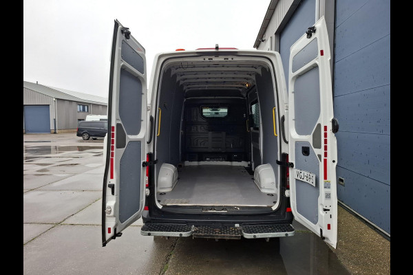 Volkswagen Crafter 35 2.0 TDI L3H3 Highline AUTOMAAT / STANDKACHEL / TREKHAAK / CARPLAY / NAVI