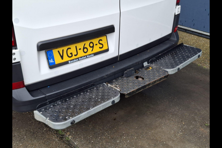 Volkswagen Crafter 35 2.0 TDI L3H3 Highline AUTOMAAT / STANDKACHEL / TREKHAAK / CARPLAY / NAVI