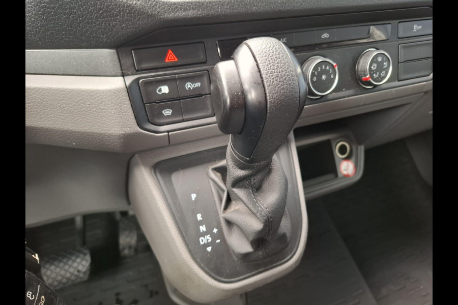 Volkswagen Crafter 35 2.0 TDI L3H3 Highline AUTOMAAT / STANDKACHEL / TREKHAAK / CARPLAY / NAVI