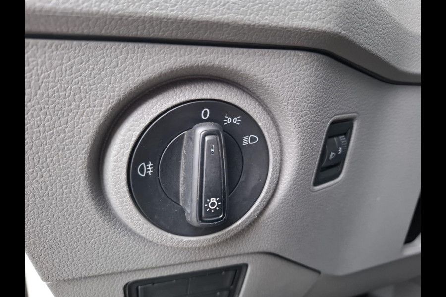 Volkswagen Crafter 35 2.0 TDI L3H3 Highline AUTOMAAT / STANDKACHEL / TREKHAAK / CARPLAY / NAVI