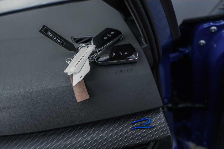 Volkswagen Golf 2.0 TSI R 4Motion Pano Performance Akra H&K ACC Camera Stuur & Stoelverw